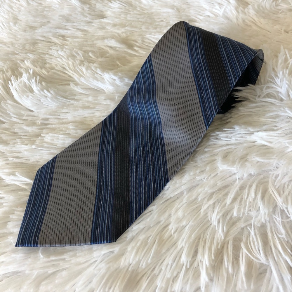 • Adolfo Mens Necktie •